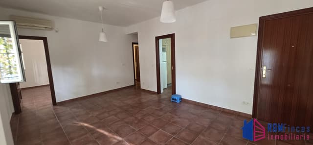 AMPLIO PISO EN ZONA JEFATURA DE TRÁFICO-REINA MERCEDES