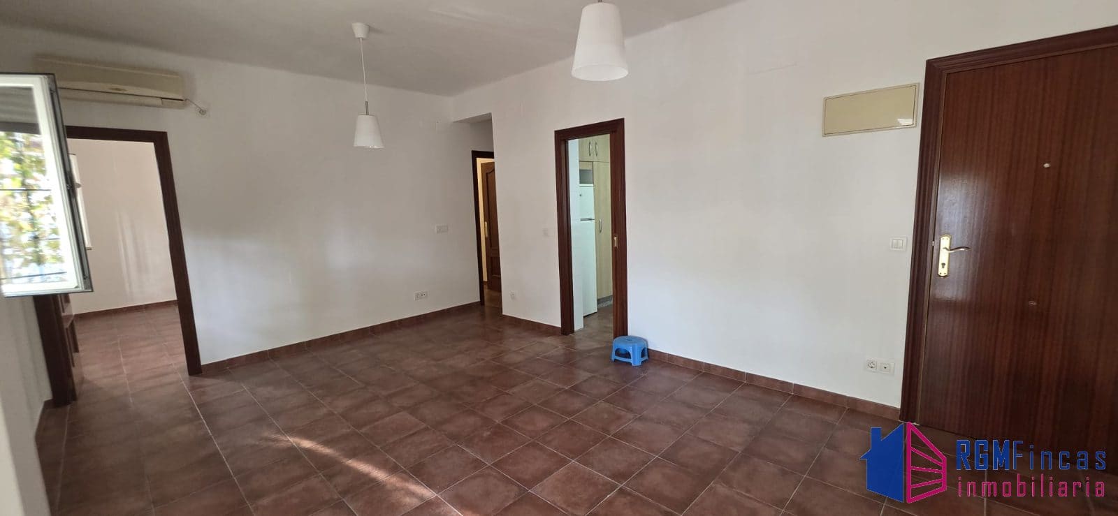 AMPLIO PISO EN ZONA JEFATURA DE TRÁFICO-REINA MERCEDES — foto 1