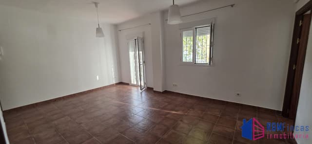 AMPLIO PISO EN ZONA JEFATURA DE TRÁFICO-REINA MERCEDES — foto 2