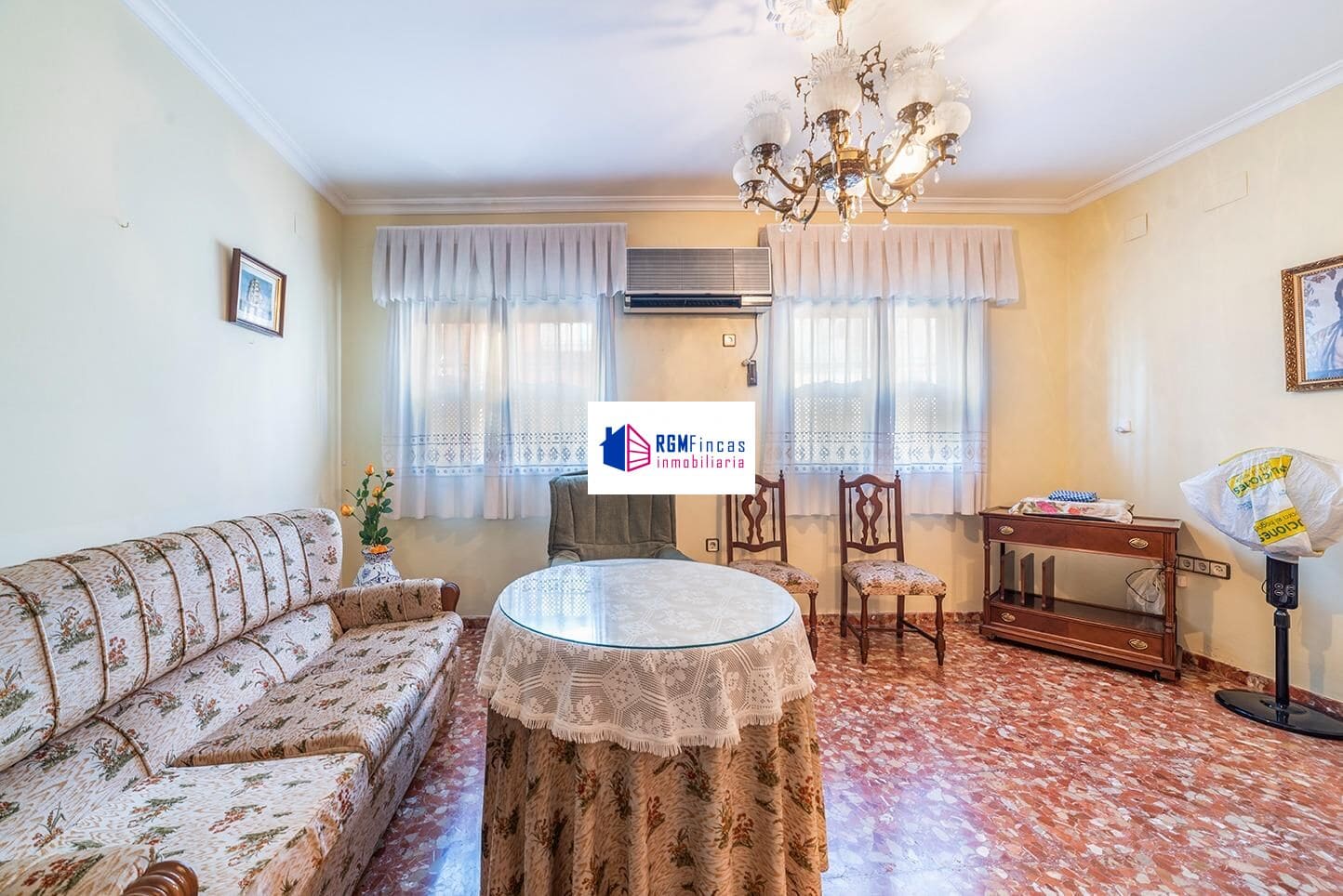 GRAN CASA CON DOS VIVIENDAS INDEPENDIENTES, AMPLIO PATIO Y AZOTEA – UNA OPORTUNIDAD ÚNICA PARA FAMILIAS O INVERSORES — foto 1