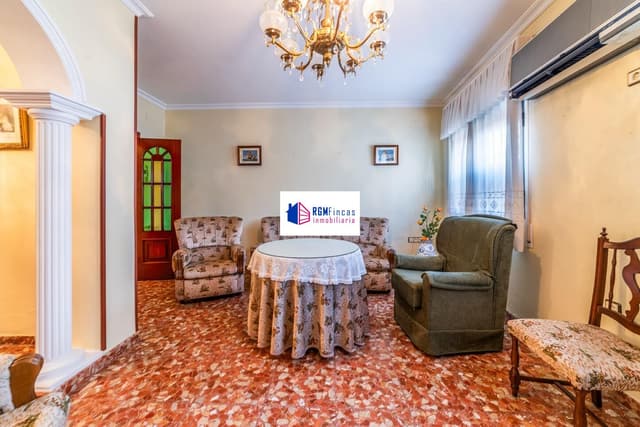GRAN CASA CON DOS VIVIENDAS INDEPENDIENTES, AMPLIO PATIO Y AZOTEA – UNA OPORTUNIDAD ÚNICA PARA FAMILIAS O INVERSORES — foto 2