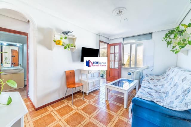 Exterior y luminoso en el Barrio B de San Pablo: 2 dormitorios dobles para actualizar a tu gusto